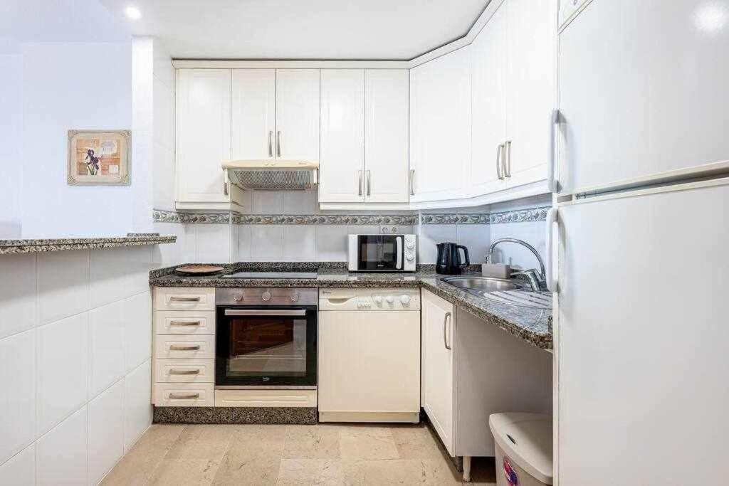 797 Holiday Rentals- Hermoso Apartamento Para 4 En Benalmádena Eksteriør bilde