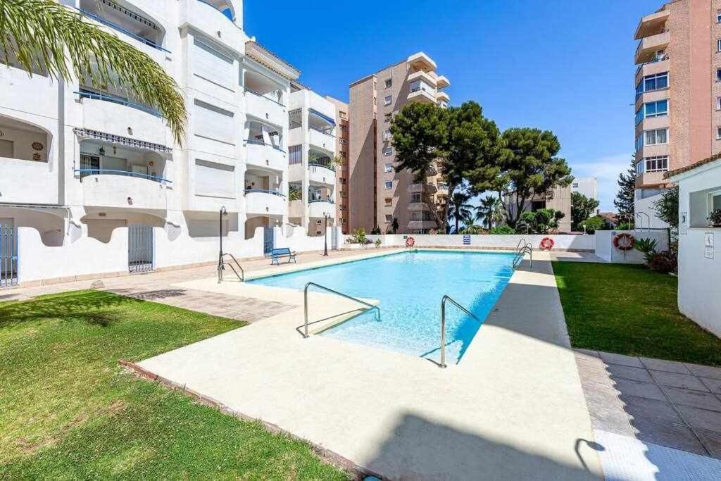 797 Holiday Rentals- Hermoso Apartamento Para 4 En Benalmádena Eksteriør bilde
